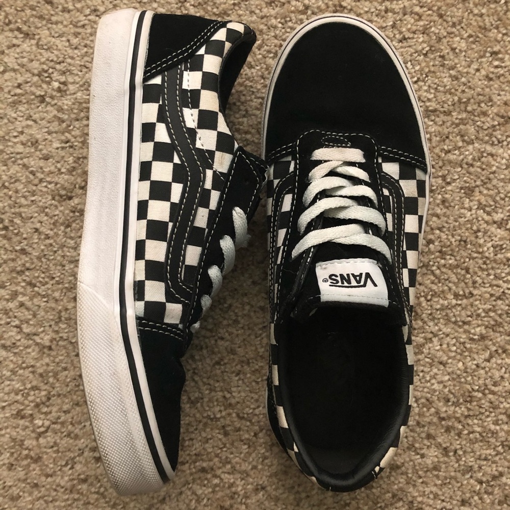 Youth size 5 Checkered Old Skool Vans
